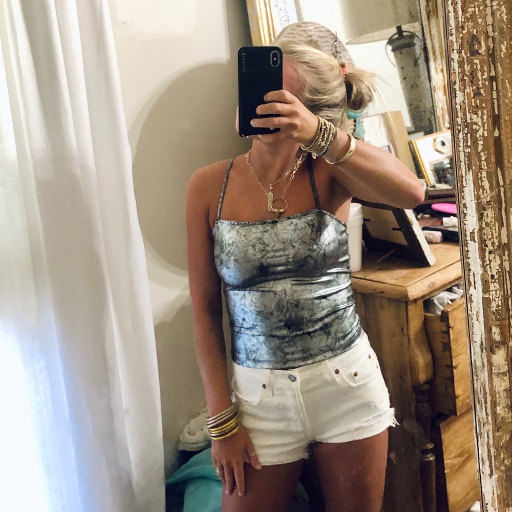 silver and black tank top